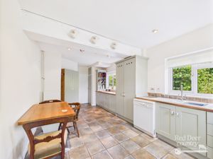 Kitchen/Breakfast Room- click for photo gallery